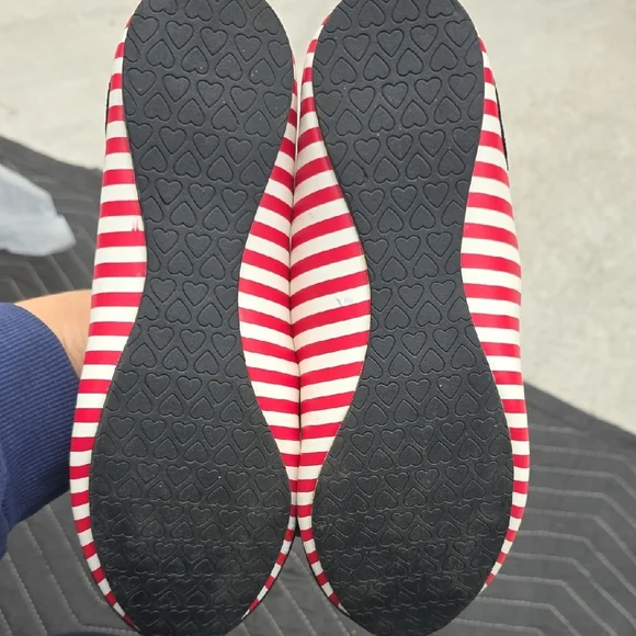 T.U.K Black and Red Cat Flats - Picture 4 of 9